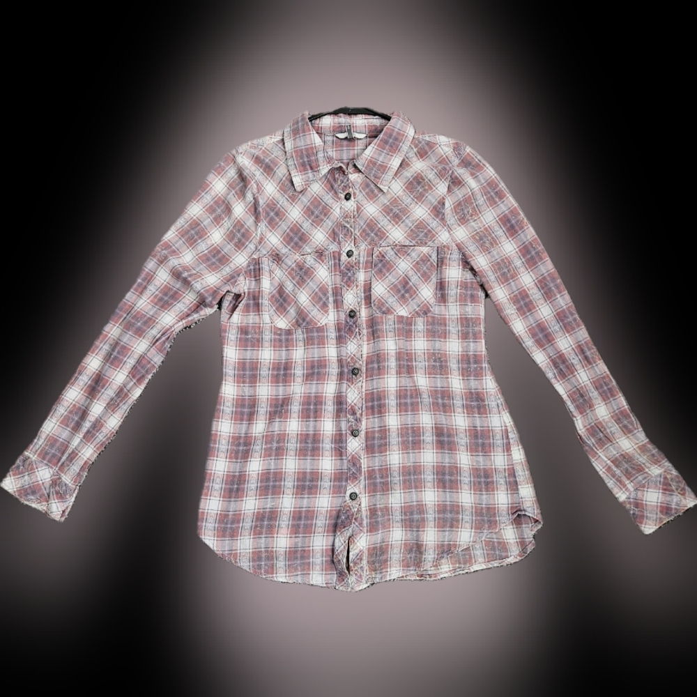 BKE BUTTON DOWN WOMENS FLANNEL. SIZE SMALL